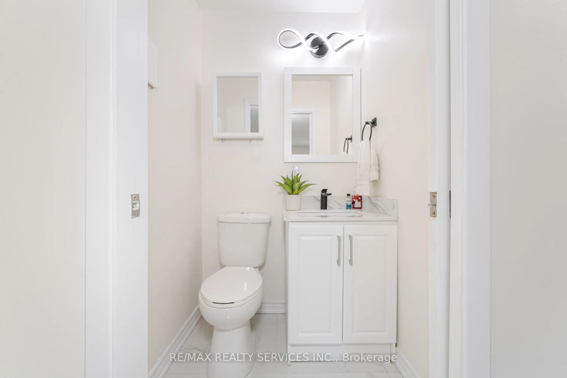 Photo 17 of 139 Rutherford Road N, Brampton, Madoc — HOMEH