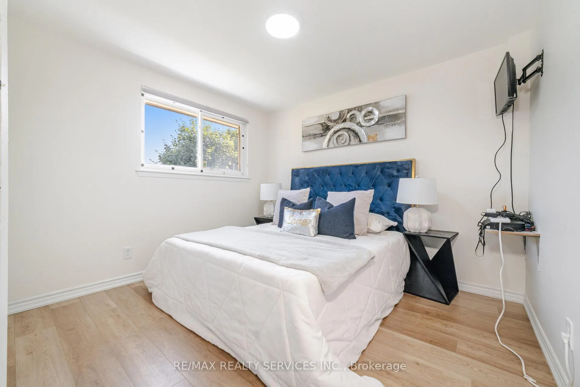 Photo 18 of 139 Rutherford Road N, Brampton, Madoc — HOMEH