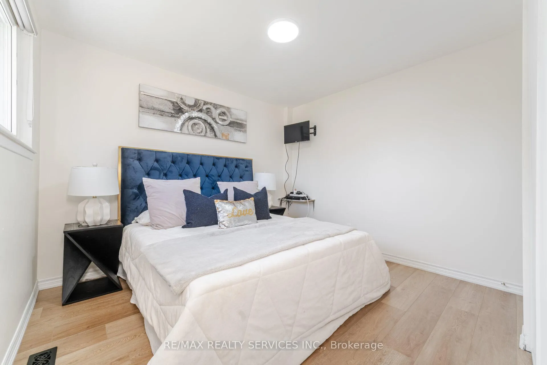 Photo 19 of 139 Rutherford Road N, Brampton, Madoc — HOMEH