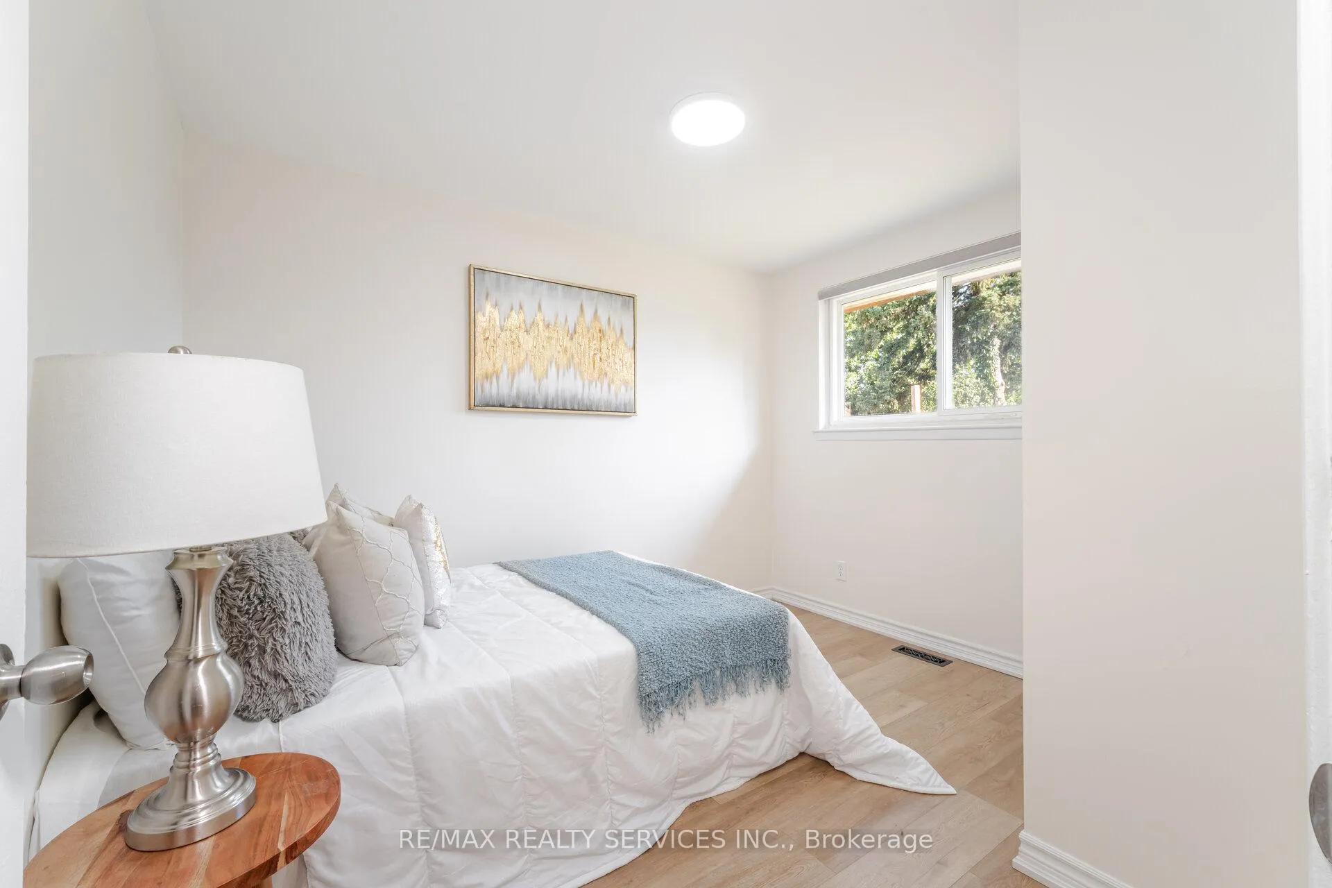 Photo 23 of 139 Rutherford Road N, Brampton, Madoc — HOMEH