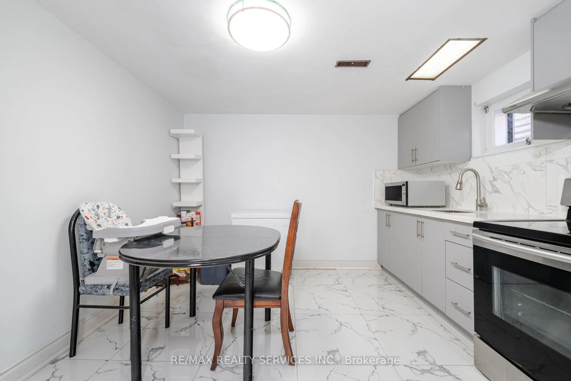 Photo 36 of 139 Rutherford Road N, Brampton, Madoc — HOMEH