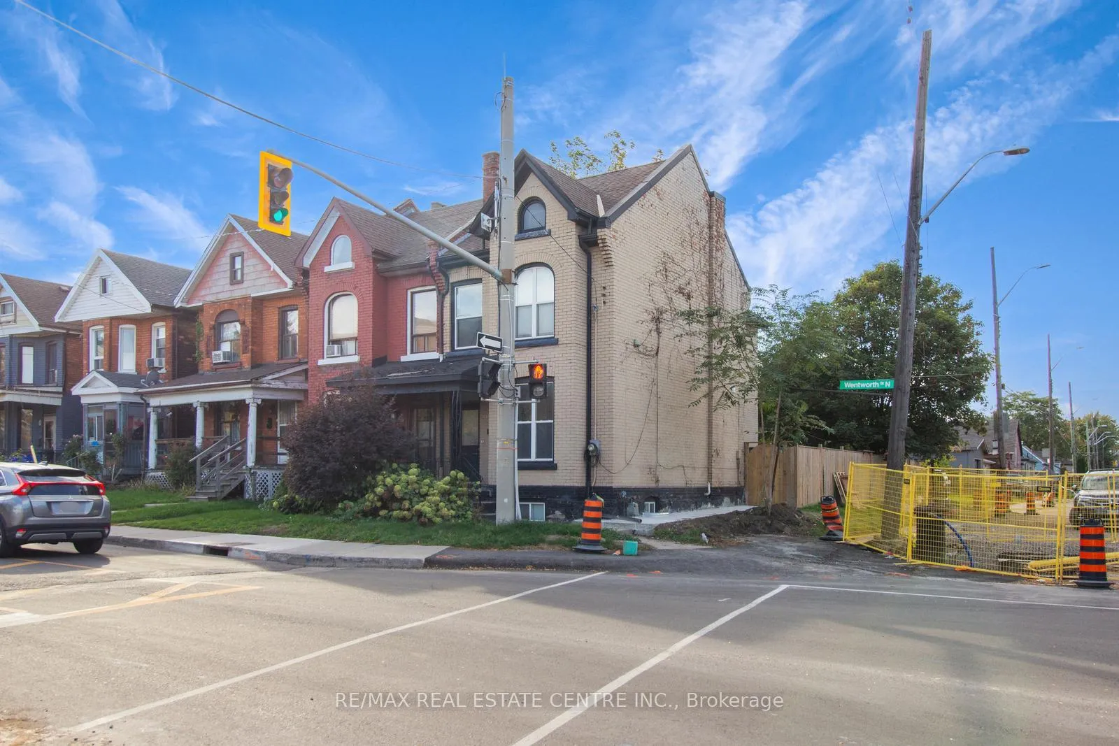 Photo 2 of 49 Wentworth #Main Street, Hamilton, Gibson — HOMEH