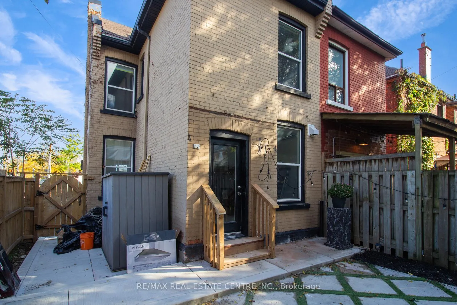 Photo 3 of 49 Wentworth #Main Street, Hamilton, Gibson — HOMEH
