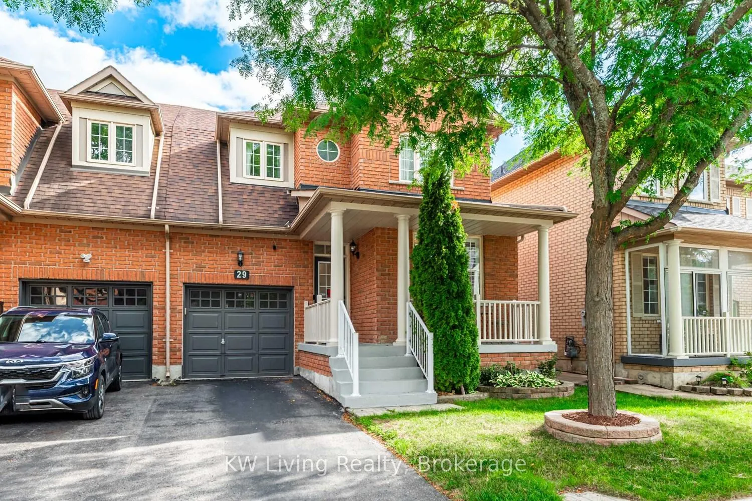 Front of 29 Lakespring Drive