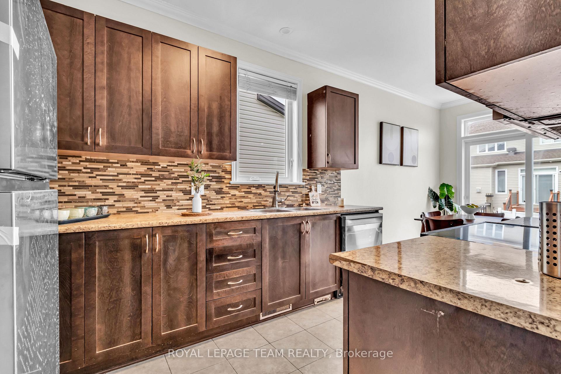 Photo 11 of 275 Broxburn Crescent, Ottawa, Barrhaven - Heritage Park — HOMEH