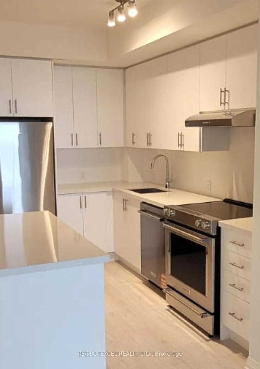 Photo 3 of Unit 511, 27 korda Gate, Vaughan, Vellore Village — HOMEH