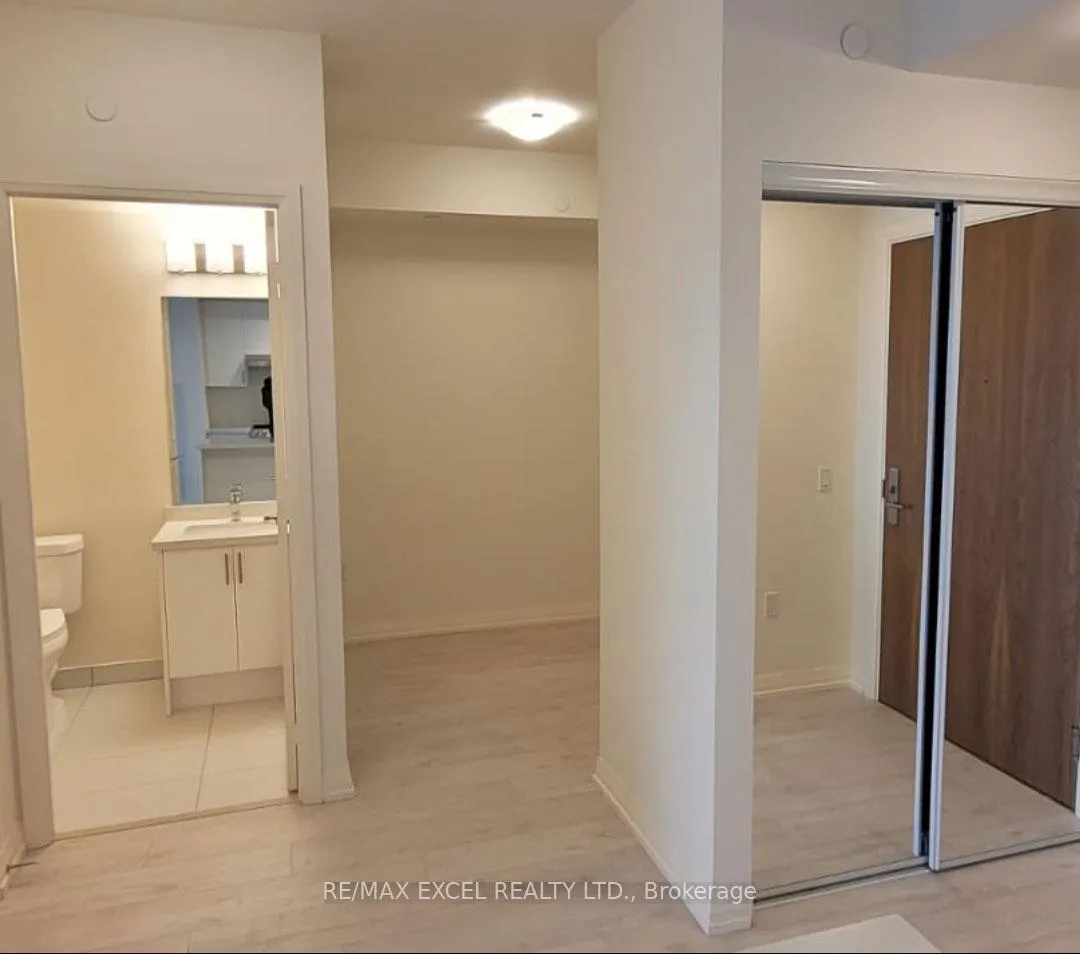Photo 6 of Unit 511, 27 korda Gate, Vaughan, Vellore Village — HOMEH