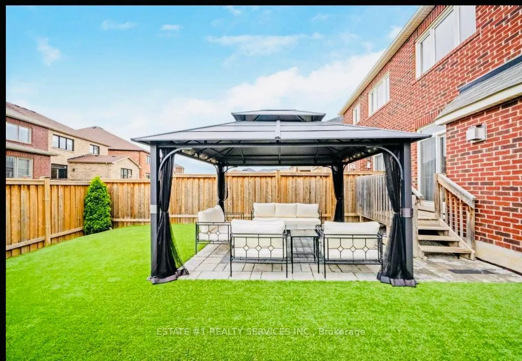 Photo 8 of 59 Dunley Crescent, Brampton, Credit Valley — HOMEH