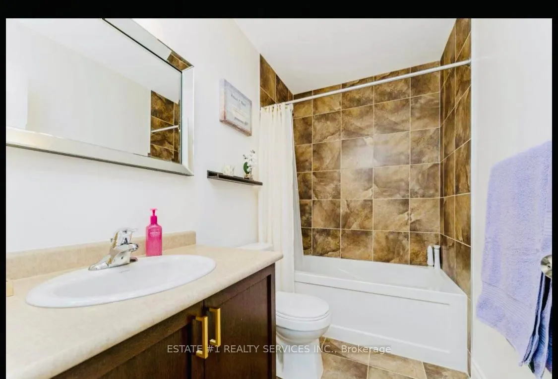 Photo 16 of 59 Dunley Crescent, Brampton, Credit Valley — HOMEH