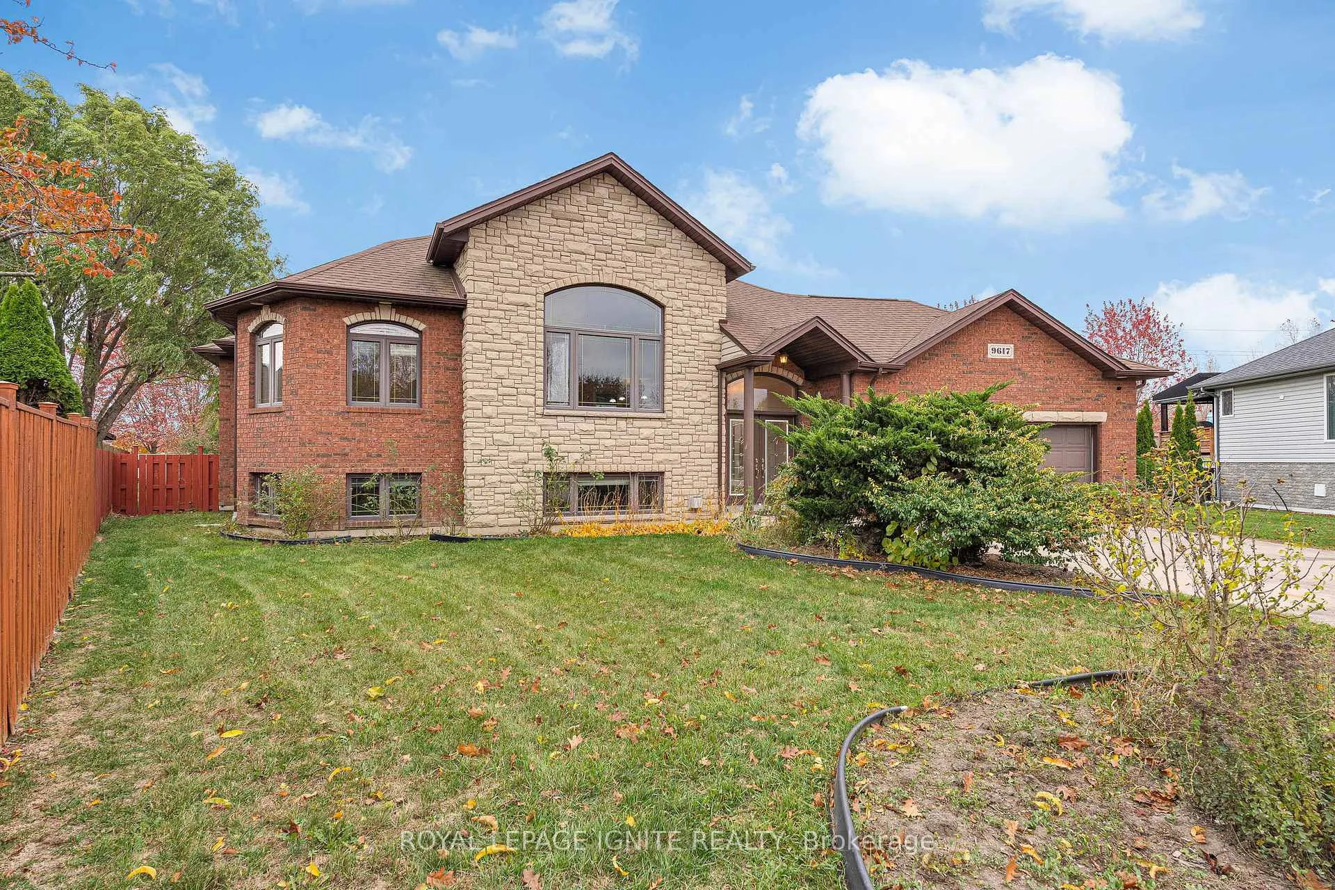 Photo 2 of 9617 Manitou Crescent, Windsor — HOMEH