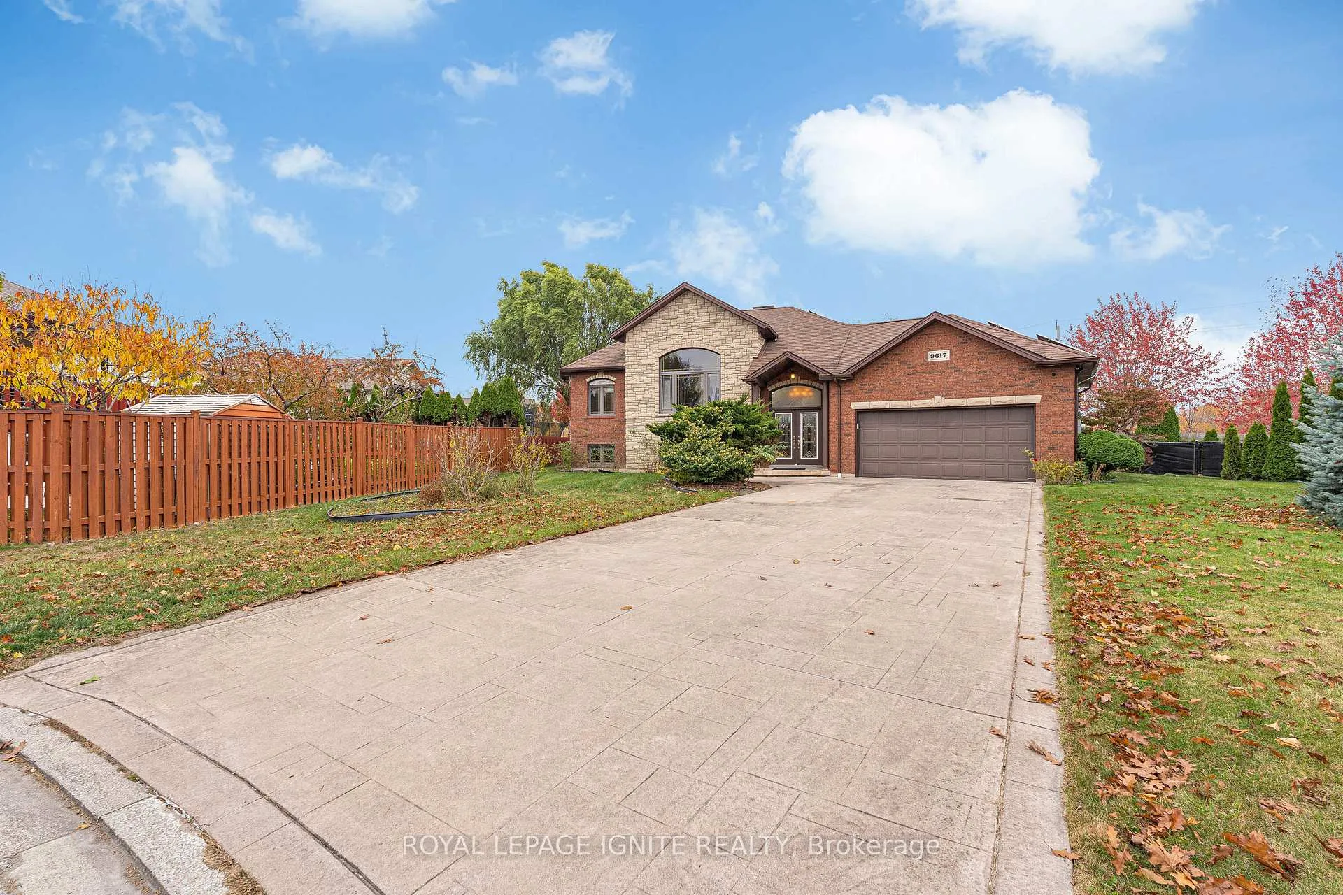 Photo 3 of 9617 Manitou Crescent, Windsor — HOMEH