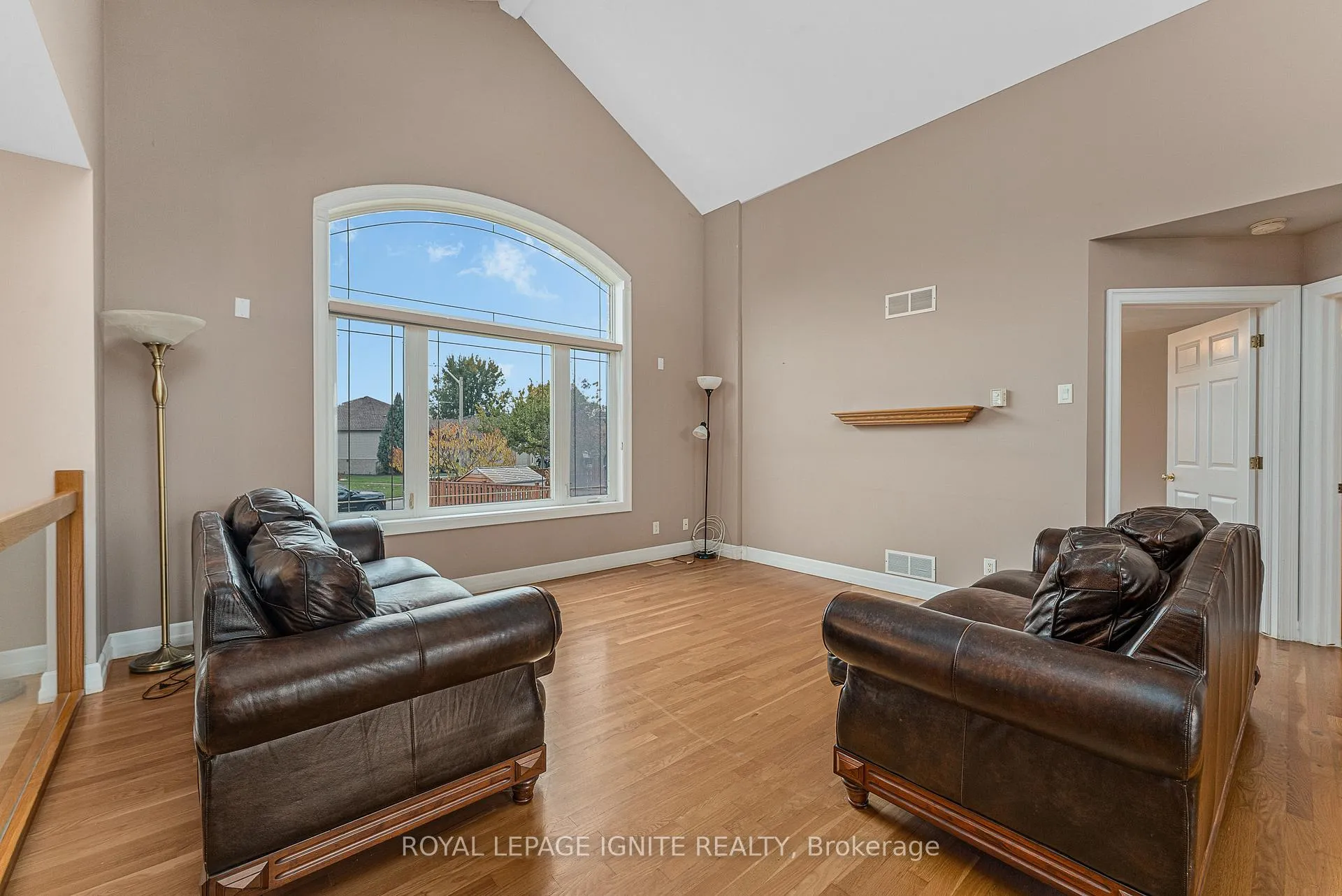 Photo 15 of 9617 Manitou Crescent, Windsor — HOMEH