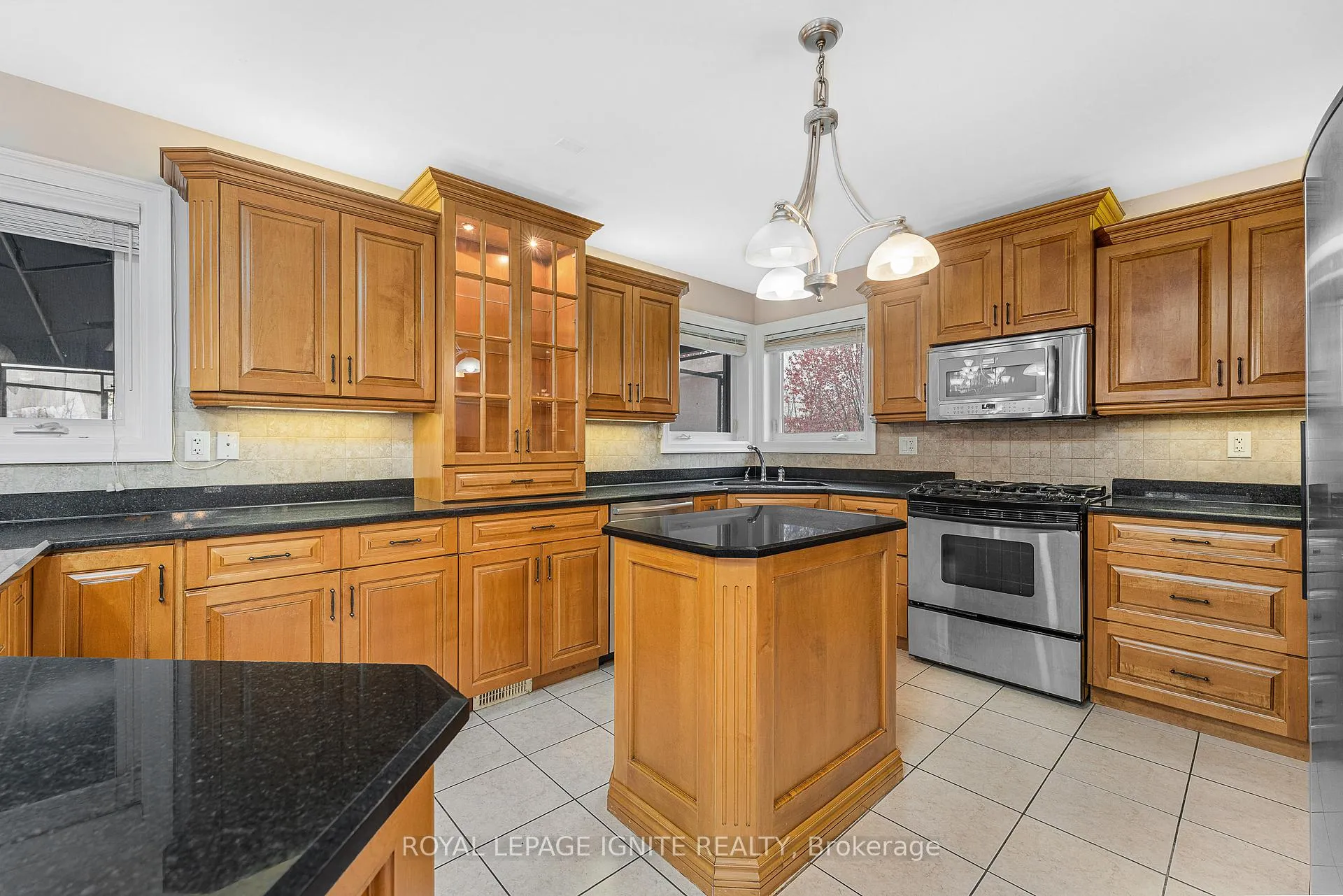 Photo 25 of 9617 Manitou Crescent, Windsor — HOMEH