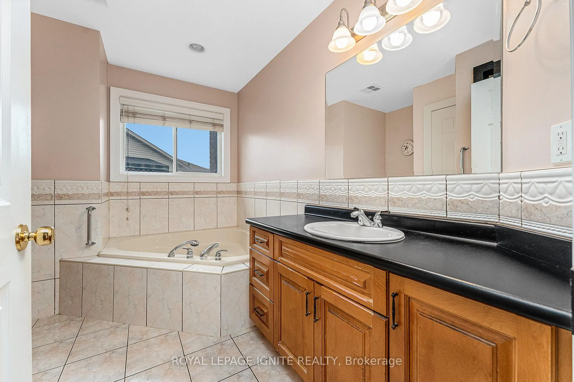 Photo 32 of 9617 Manitou Crescent, Windsor — HOMEH