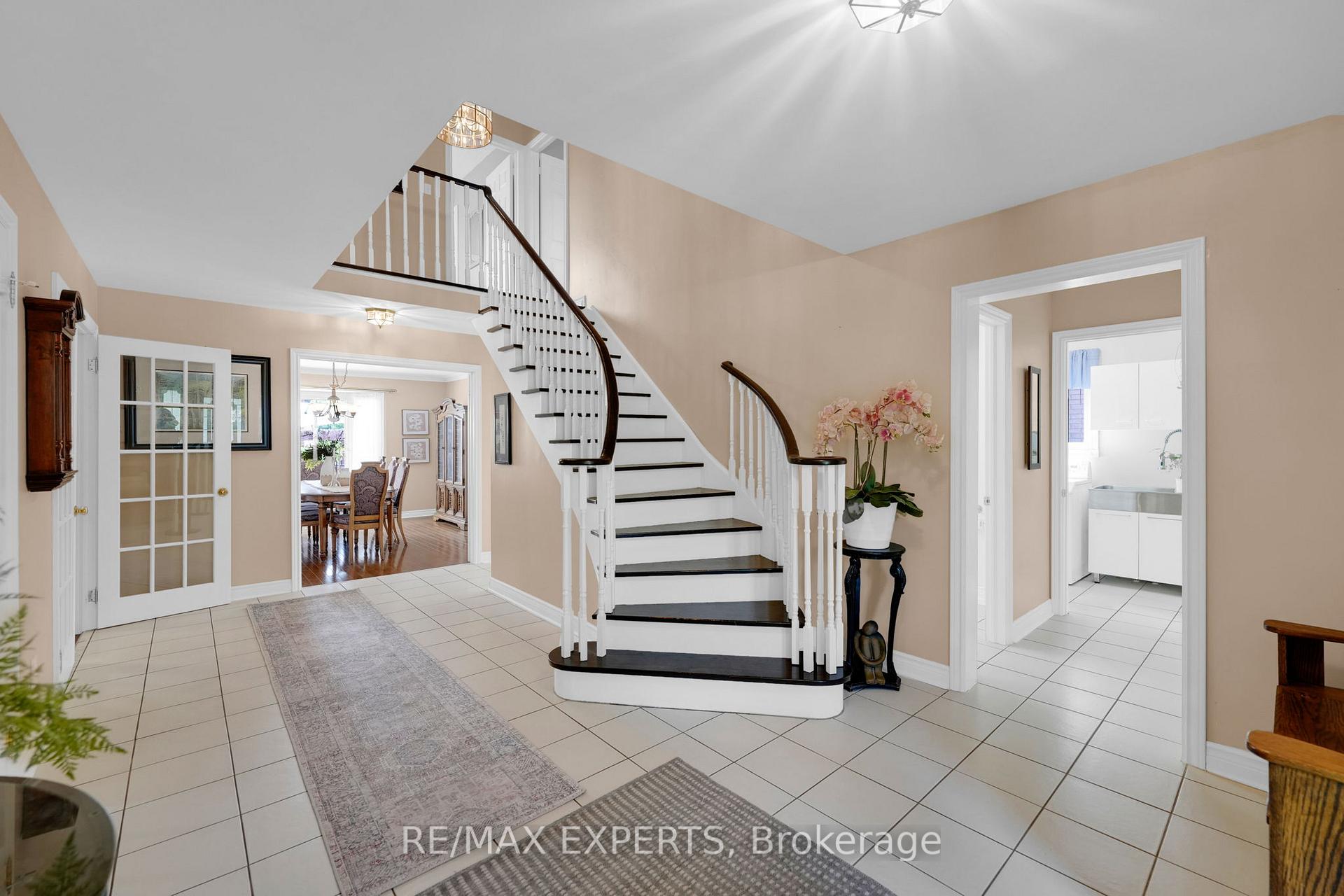 Photo 3 of 60 Taylorwood Avenue, Caledon, Bolton North — HOMEH
