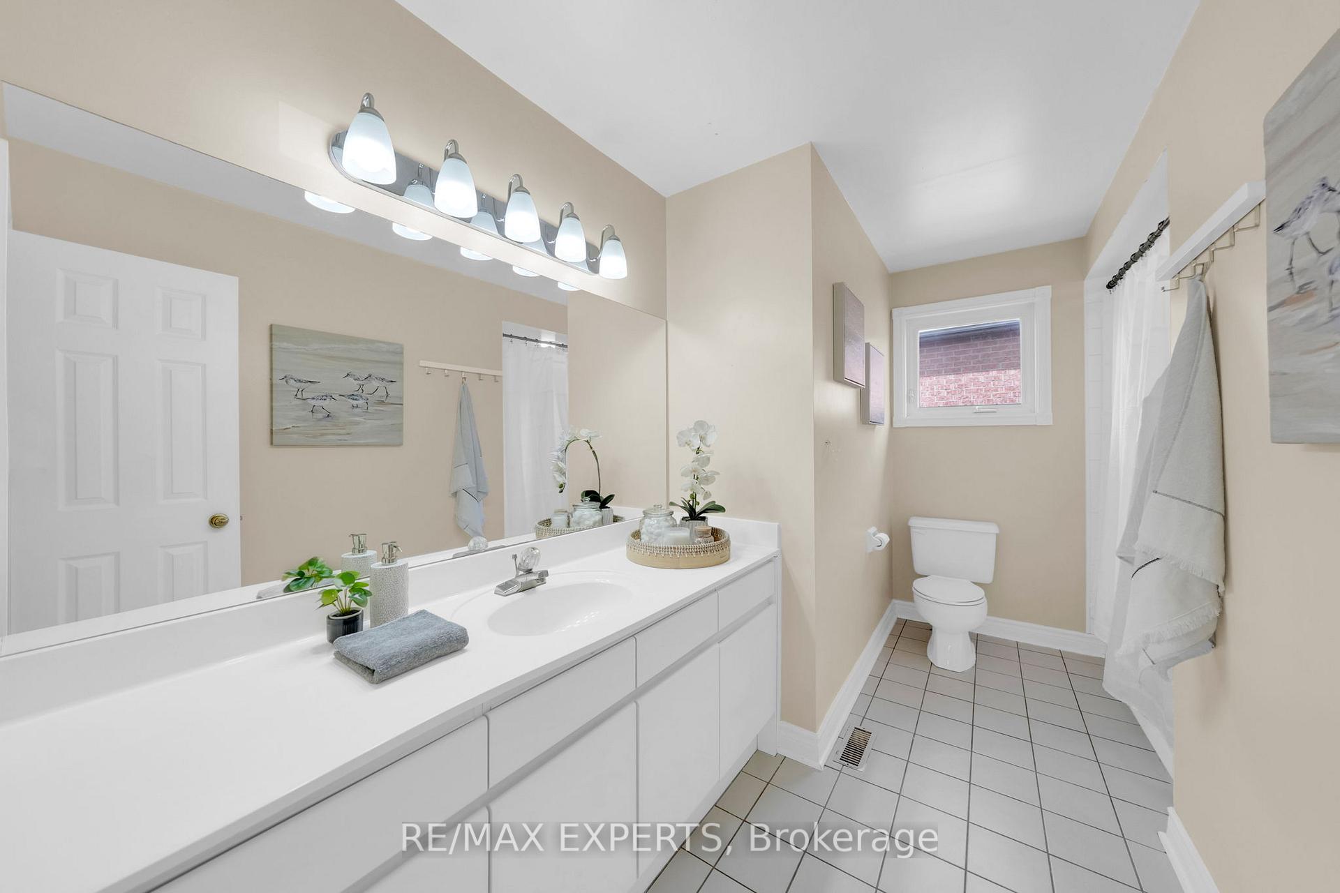 Photo 23 of 60 Taylorwood Avenue, Caledon, Bolton North — HOMEH