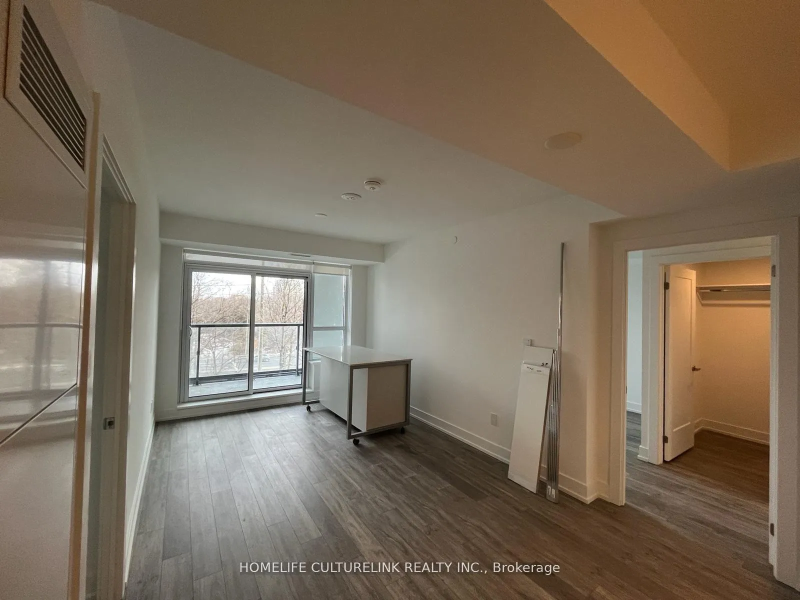 Photo 4 of Unit 520, 8 Cedarland Drive, Markham, Unionville — HOMEH