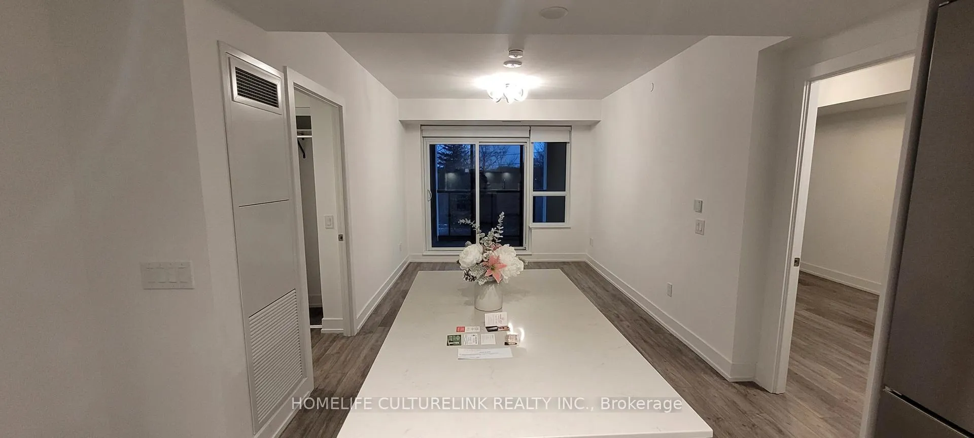 Photo 5 of Unit 520, 8 Cedarland Drive, Markham, Unionville — HOMEH