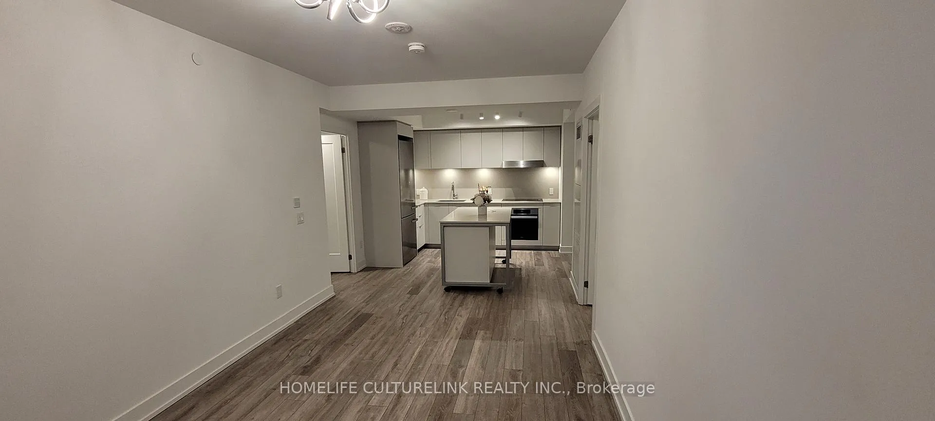 Photo 6 of Unit 520, 8 Cedarland Drive, Markham, Unionville — HOMEH