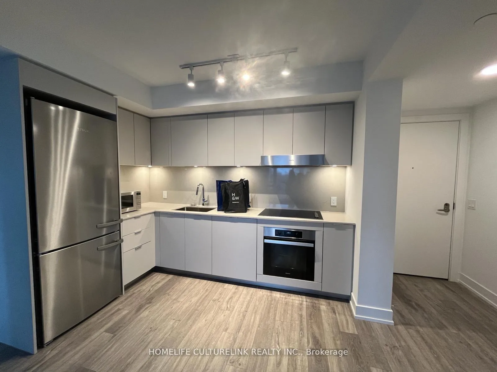 Photo 7 of Unit 520, 8 Cedarland Drive, Markham, Unionville — HOMEH