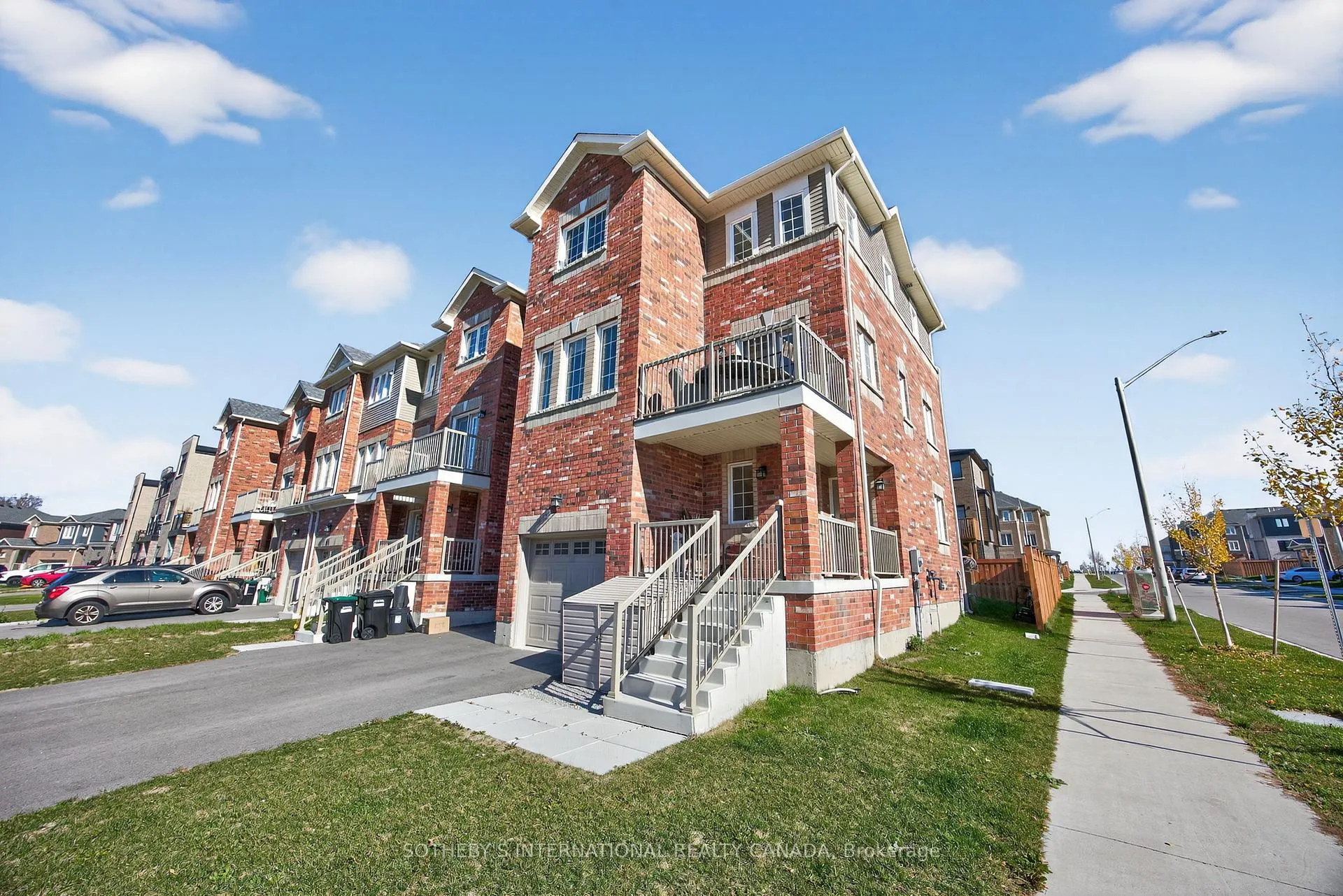 Photo 2 of 65 Harvest Crescent, Barrie, Rural Barrie Southeast — HOMEH