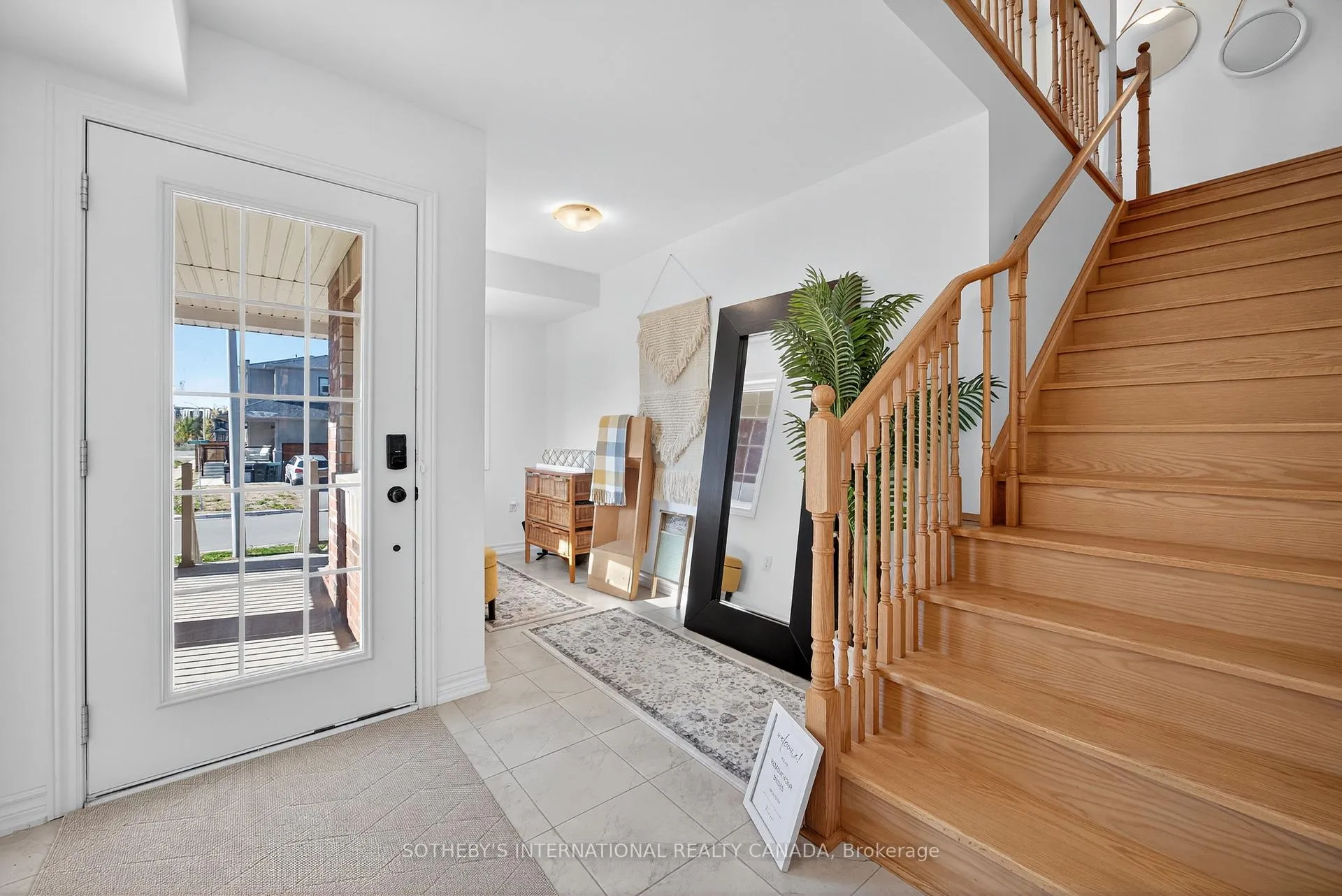 Photo 4 of 65 Harvest Crescent, Barrie, Rural Barrie Southeast — HOMEH
