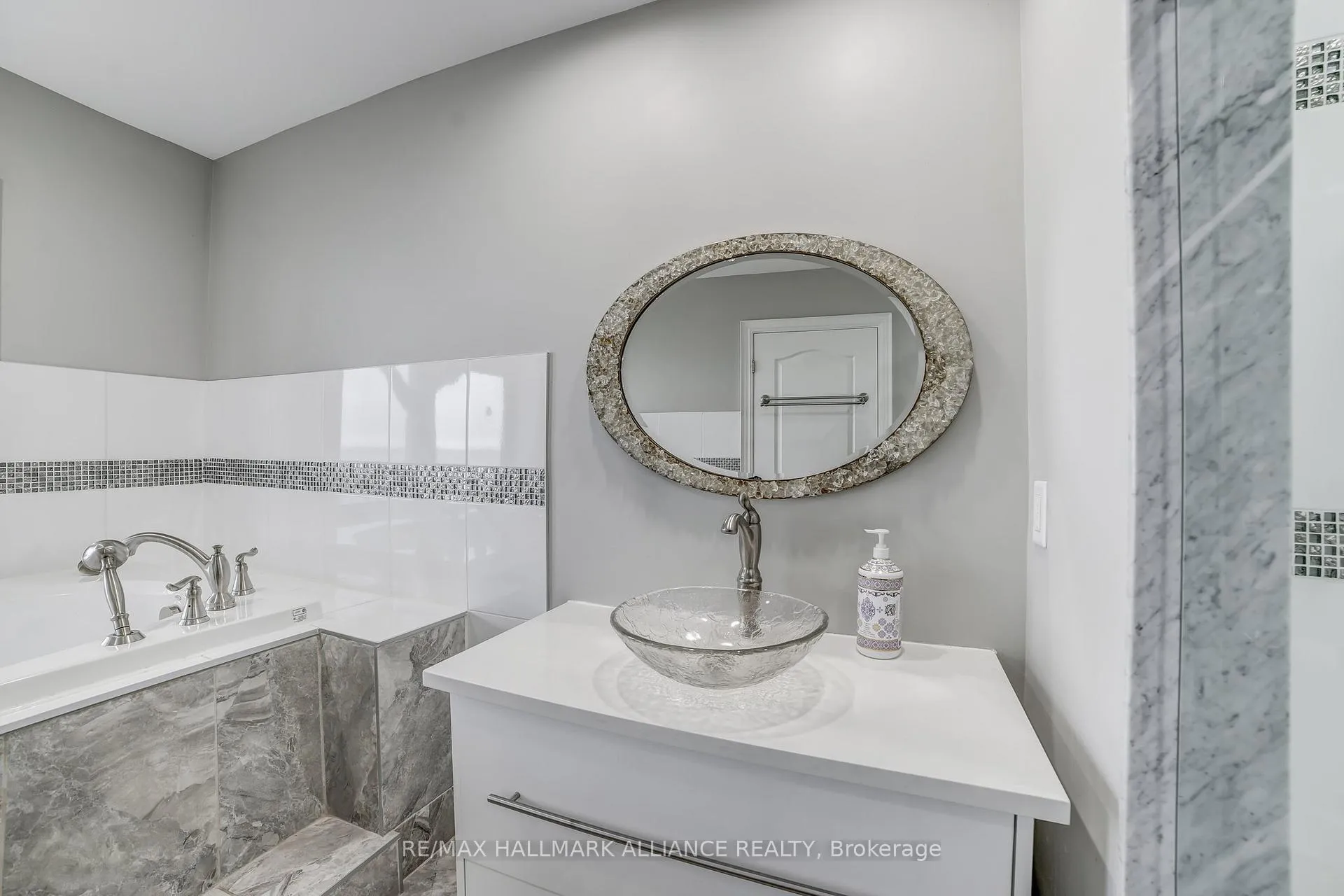 Photo 23 of 53 Windemere Road, Hamilton, Stoney Creek — HOMEH