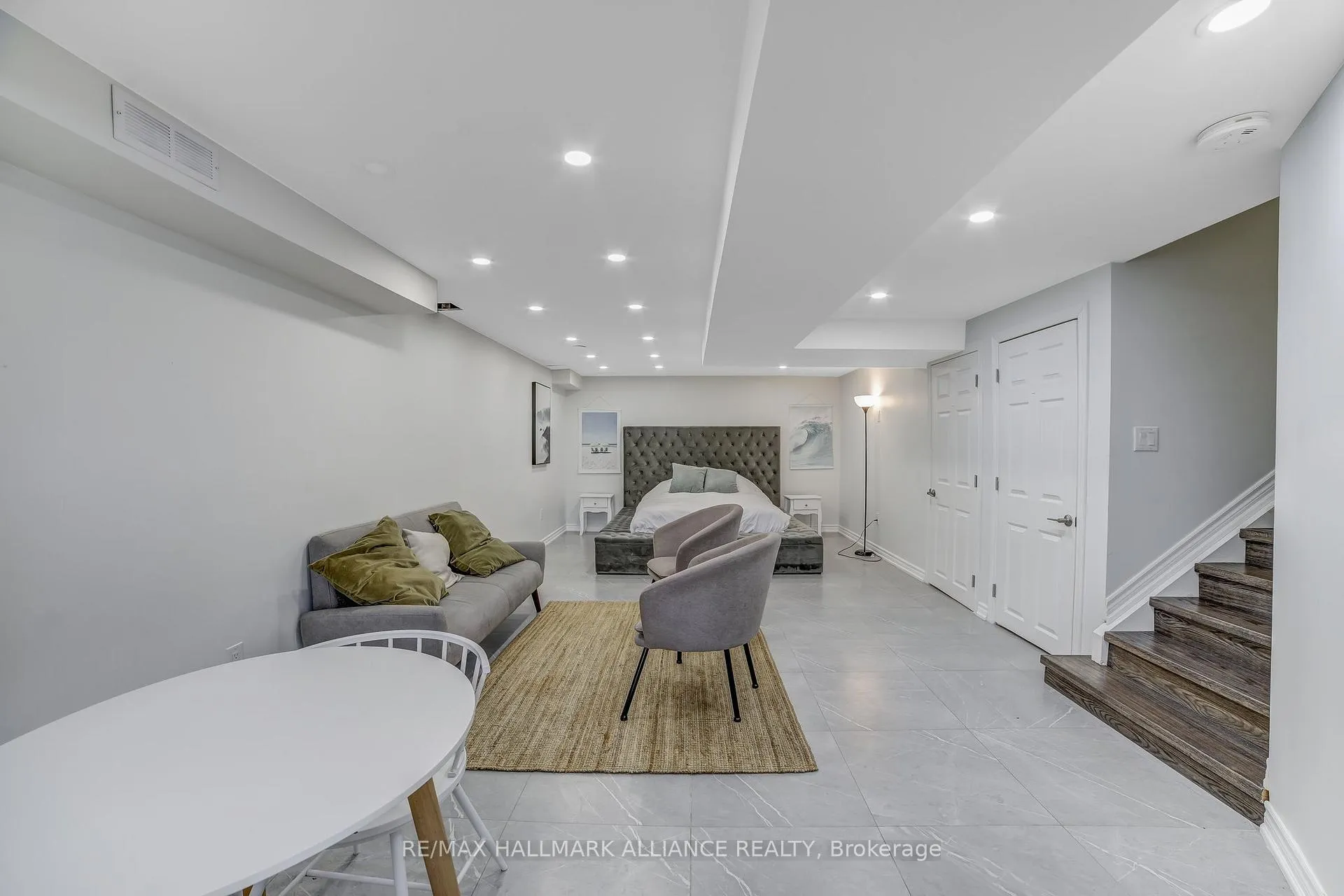 Photo 33 of 53 Windemere Road, Hamilton, Stoney Creek — HOMEH