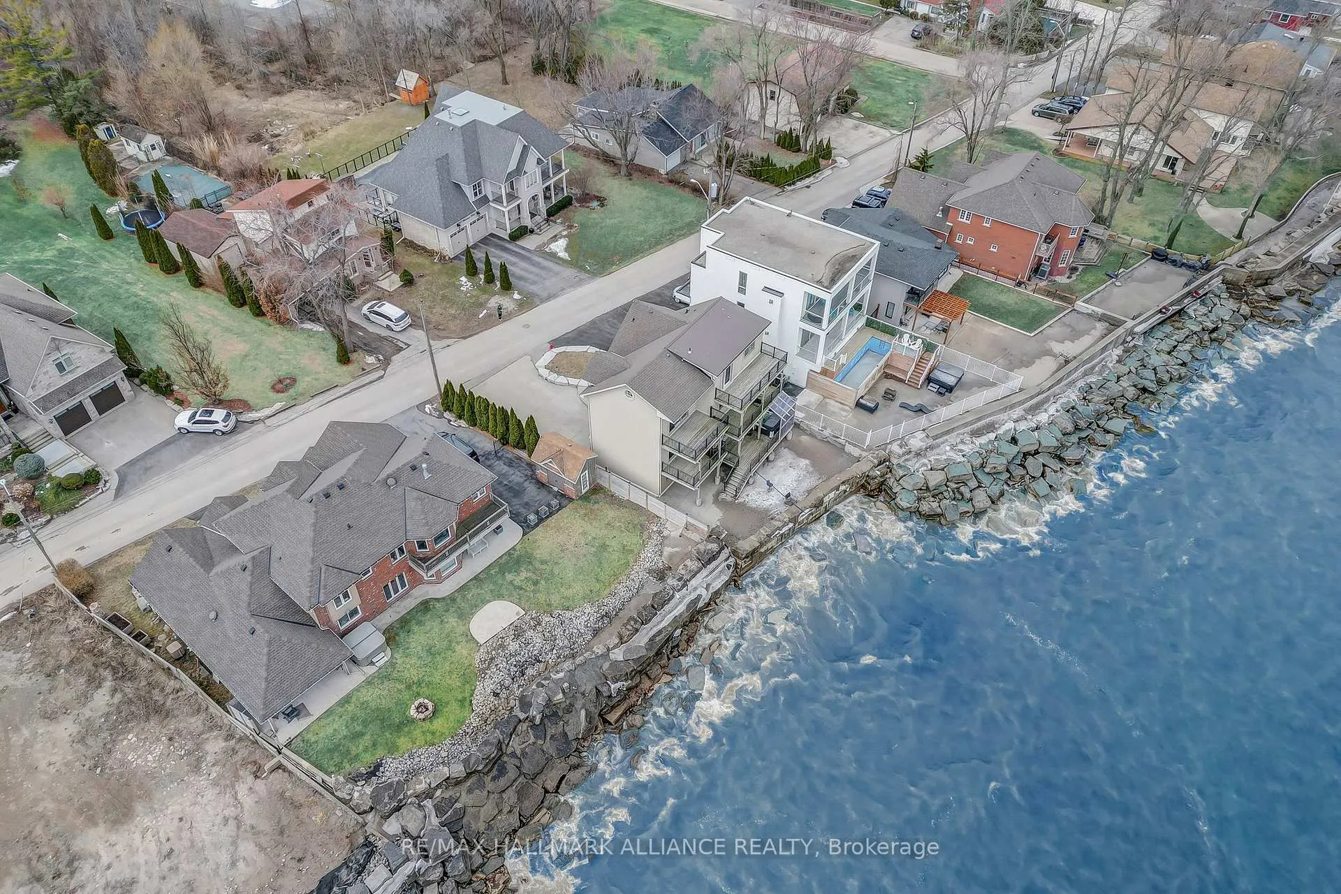 Photo 39 of 53 Windemere Road, Hamilton, Stoney Creek — HOMEH