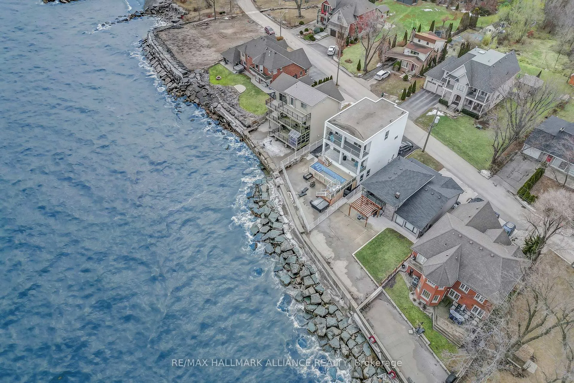 Photo 42 of 53 Windemere Road, Hamilton, Stoney Creek — HOMEH