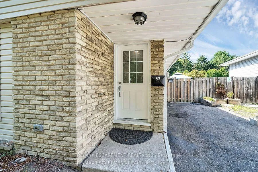 Photo 2 of 43 Elma Street, St. Catharines, Lakeport — HOMEH