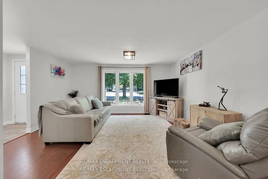 Photo 3 of 43 Elma Street, St. Catharines, Lakeport — HOMEH