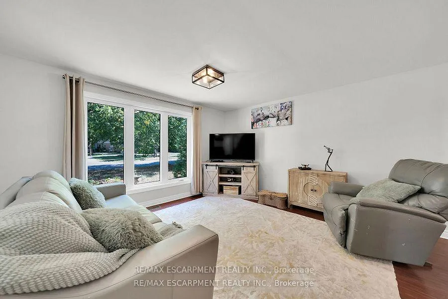 Photo 4 of 43 Elma Street, St. Catharines, Lakeport — HOMEH