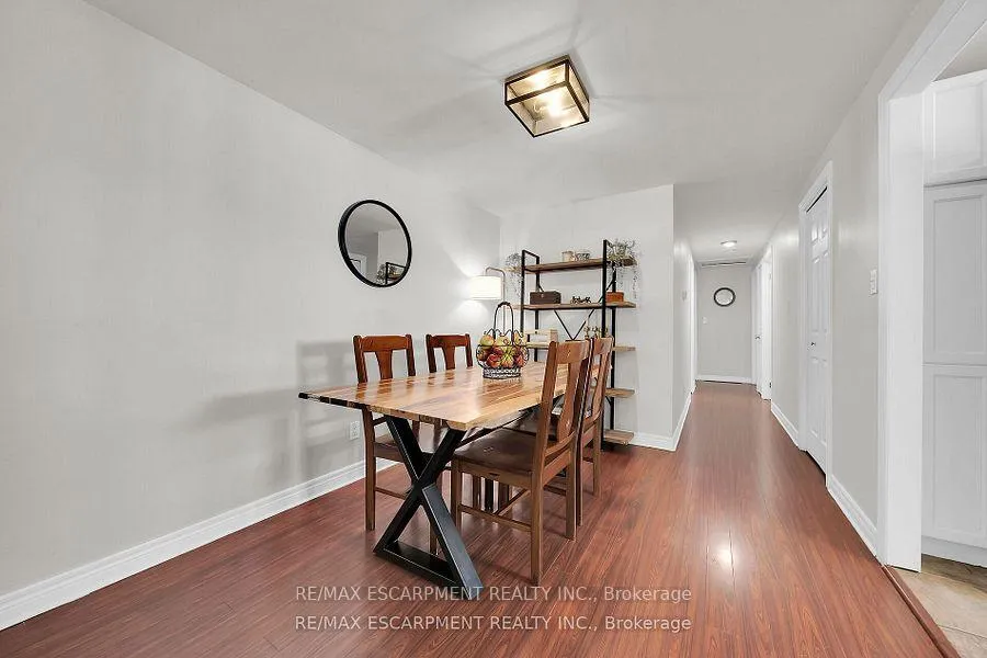 Photo 5 of 43 Elma Street, St. Catharines, Lakeport — HOMEH