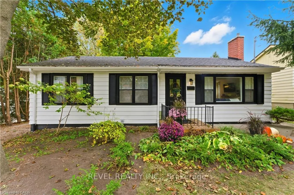 Photo 1 of 31 Academy Street, Hamilton, Ancaster — HOMEH