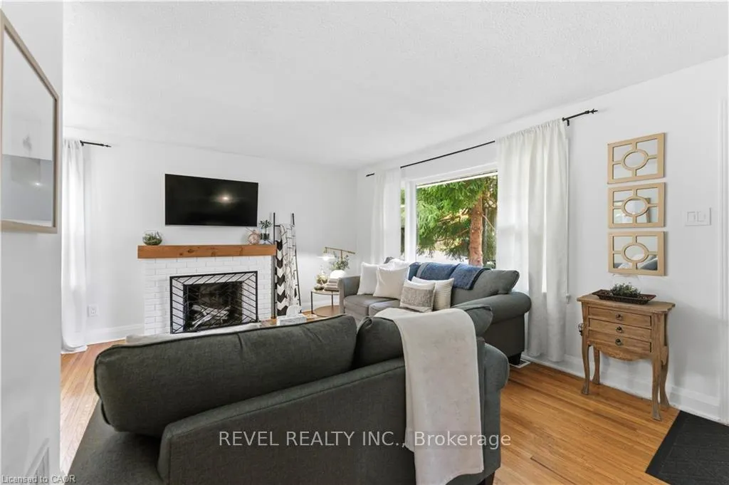 Photo 6 of 31 Academy Street, Hamilton, Ancaster — HOMEH