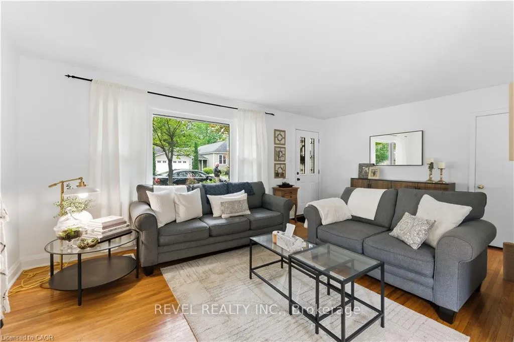 Photo 7 of 31 Academy Street, Hamilton, Ancaster — HOMEH