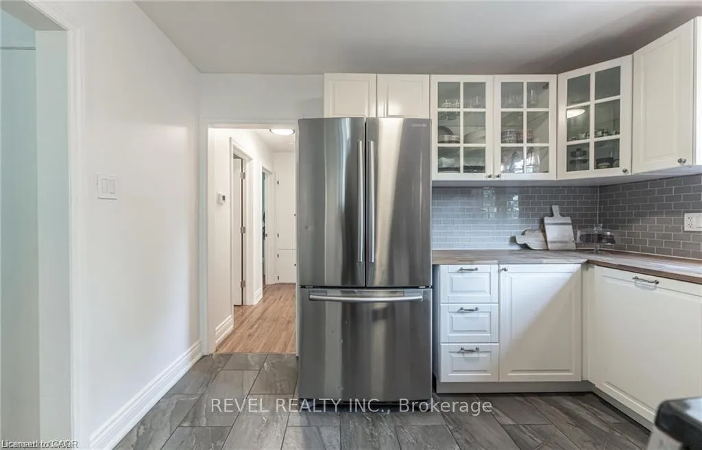 Photo 9 of 31 Academy Street, Hamilton, Ancaster — HOMEH