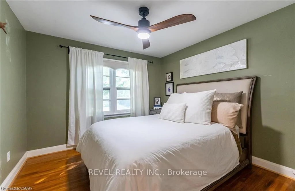 Photo 12 of 31 Academy Street, Hamilton, Ancaster — HOMEH