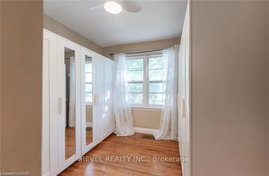 Photo 14 of 31 Academy Street, Hamilton, Ancaster — HOMEH