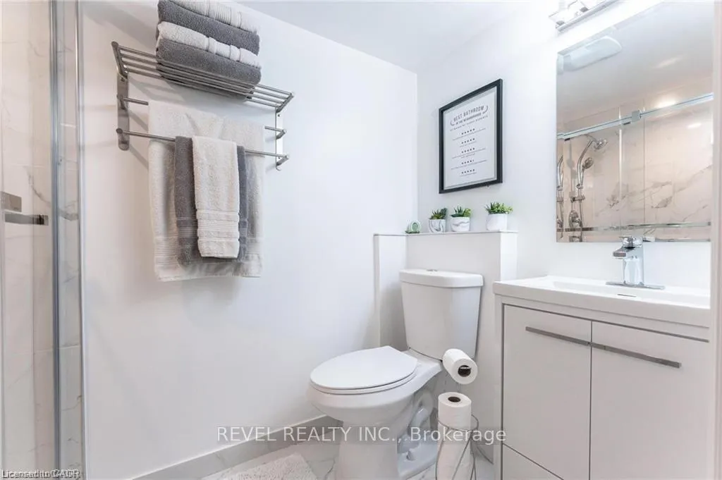 Photo 16 of 31 Academy Street, Hamilton, Ancaster — HOMEH