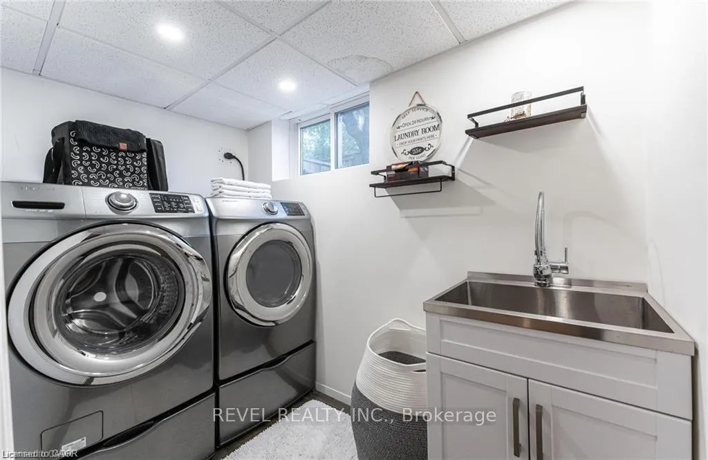 Photo 17 of 31 Academy Street, Hamilton, Ancaster — HOMEH