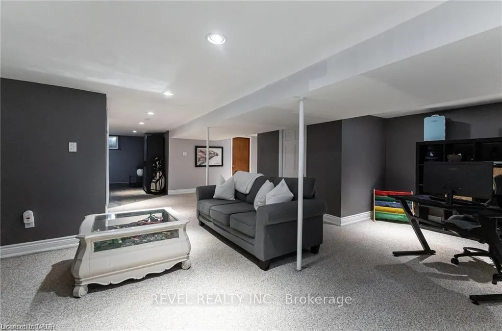 Photo 18 of 31 Academy Street, Hamilton, Ancaster — HOMEH