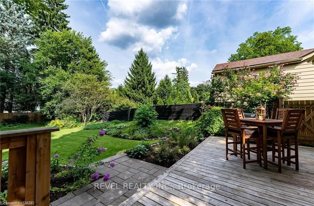 Photo 20 of 31 Academy Street, Hamilton, Ancaster — HOMEH