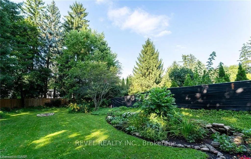 Photo 21 of 31 Academy Street, Hamilton, Ancaster — HOMEH