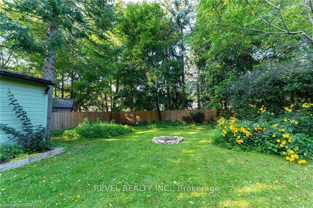 Photo 22 of 31 Academy Street, Hamilton, Ancaster — HOMEH