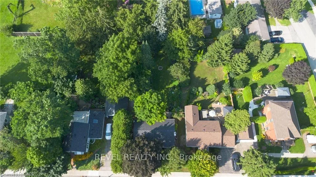 Photo 24 of 31 Academy Street, Hamilton, Ancaster — HOMEH