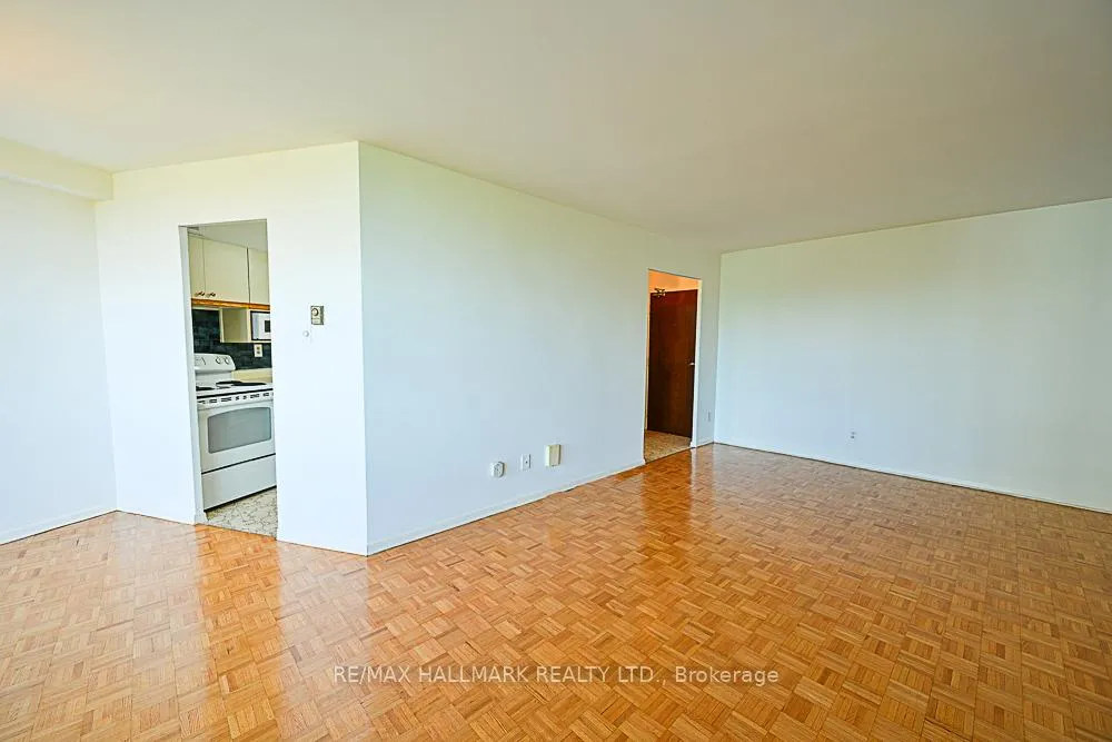Photo 4 of Unit 504, 980 Broadview Avenue, Toronto, Broadview North — HOMEH