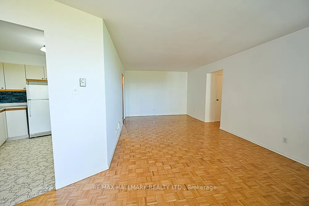 Photo 5 of Unit 504, 980 Broadview Avenue, Toronto, Broadview North — HOMEH