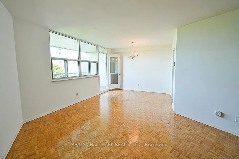 Photo 6 of Unit 504, 980 Broadview Avenue, Toronto, Broadview North — HOMEH
